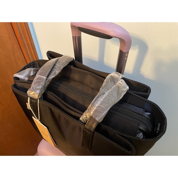 The Commuter Tote in Black - Picture 3 of 8